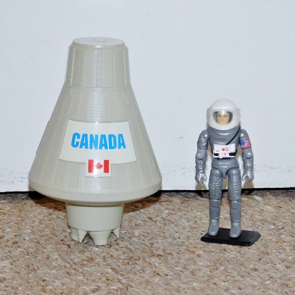 VTG 1994 G.I. Joe Action Pilot Astronaut Complete with Canadian Space Capsule - Picture 1 of 8
